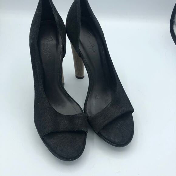 Max Azria Black Leather D’orsay Wood Heels Peep Toe Womens 6 Formal Dressy - Picture 4 of 9